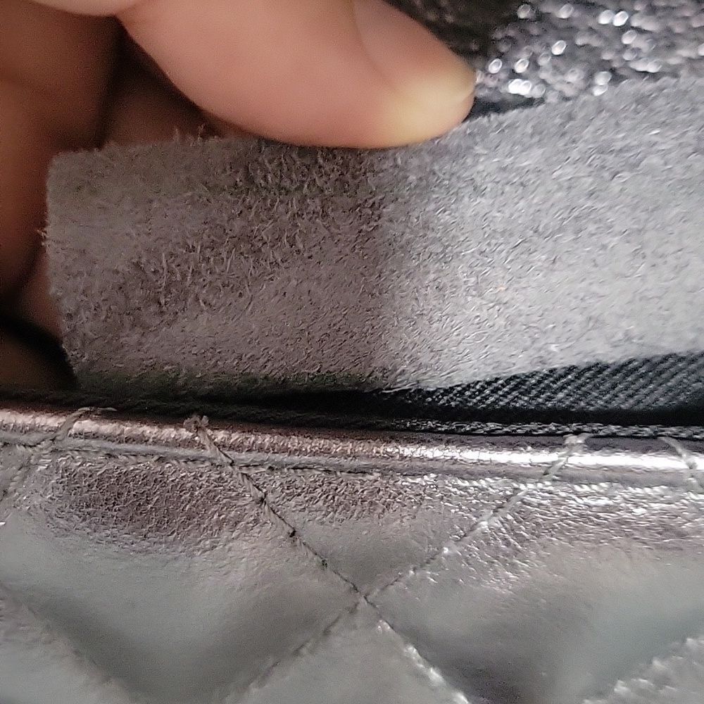 Metallic leather bag. - Picture 10 of 12